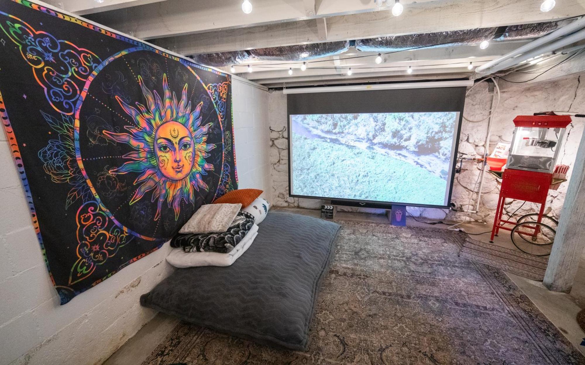 Reno'S Biggest Little House - Cozy Home Theatre Екстериор снимка